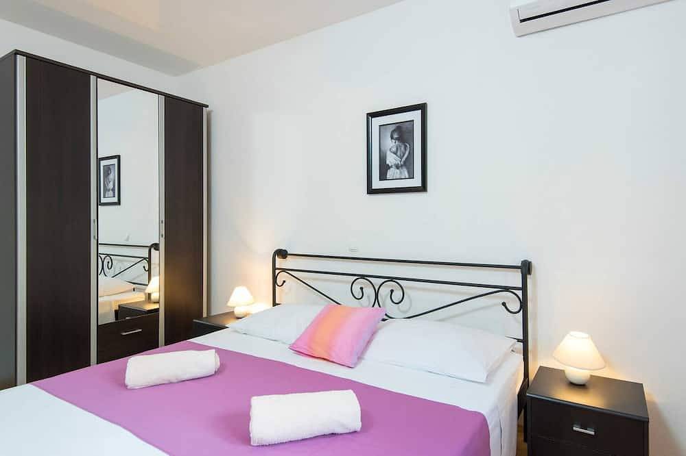 Ganze Wohnung, Apartments Prižba / Beachfront 3-bedroom Apartment on Korčula Island in Blato, Korcula