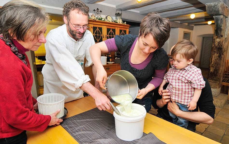Erlebnis-Käse-Wohlfühl-Hof - Ferienwohnung Kornkammer mit hohem Deckengewölbe in Romantische Straße