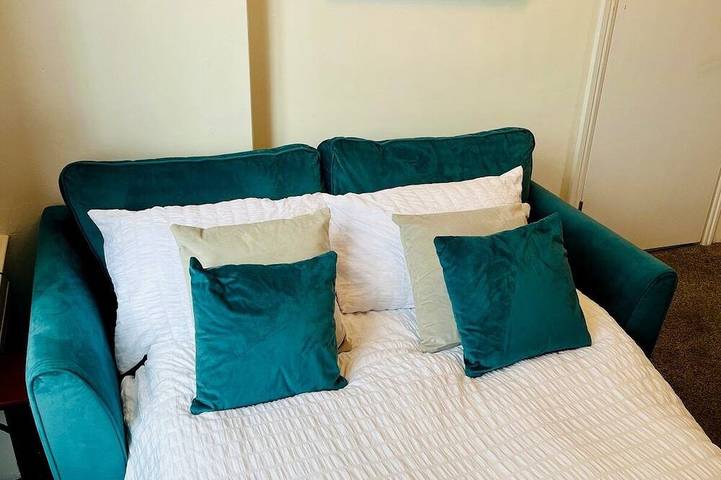 For a Lovely Stay in Preston Sleeps 7 with Parking in Preston, Lancashire