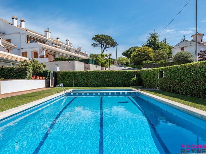 Apartamento de vacaciones para 5 personas, con jardín y piscina - 1