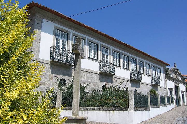 Gîte pour 10 personnes, avec Balcon ainsi que Jacuzzi et Jardin dans Travassos