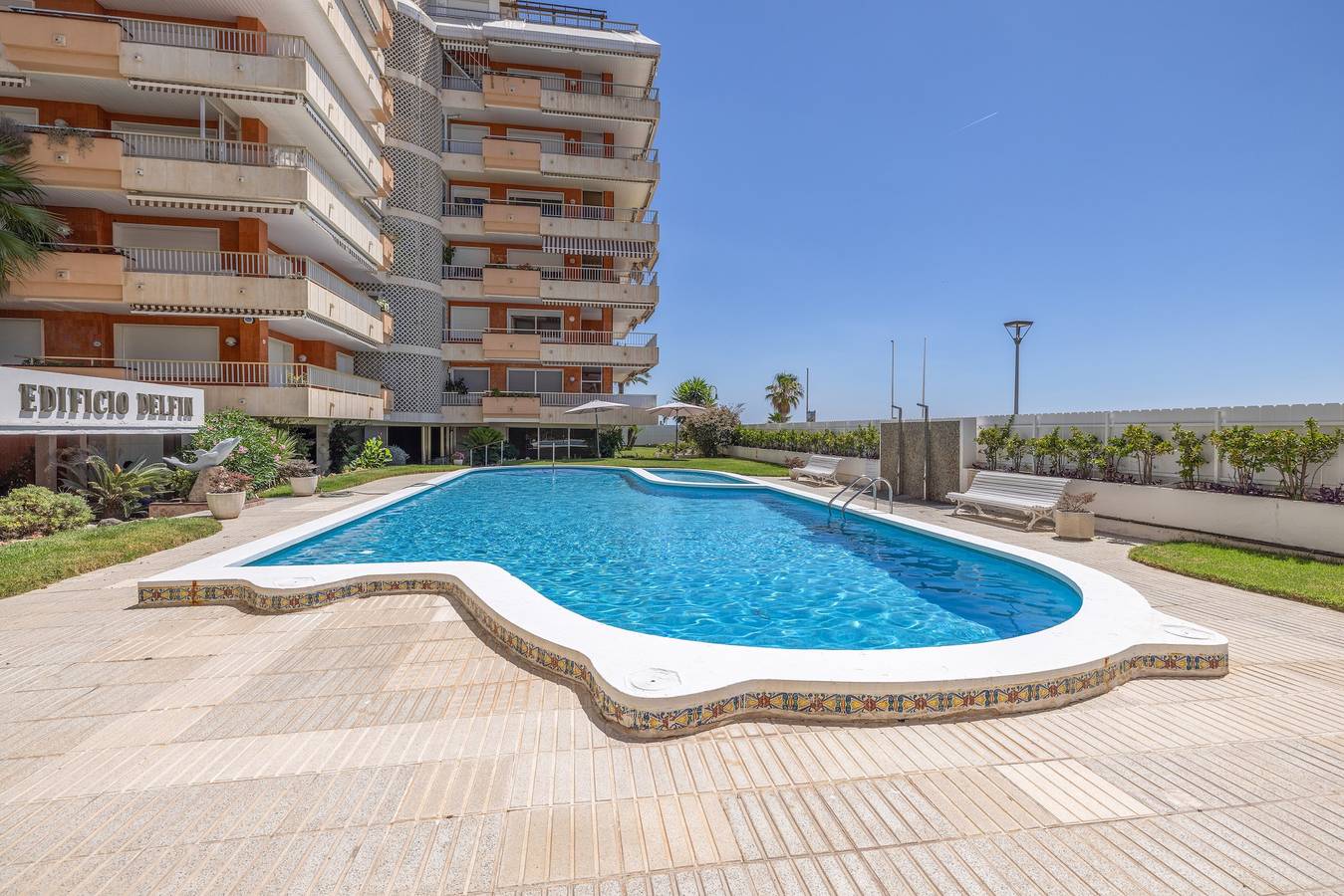 Appartement entier, Appartement 'En Primera Línea De Mar' avec vue sur la mer, piscine partagée et Wi-Fi in Platja de Cal Guinovart (el Vendrell), Roda de Berà
