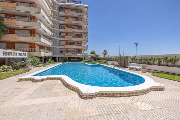 Apartamento entero, Primera línea de mar · Vistas, terraza y piscina in Platja de Cal Guinovart (el Vendrell), Roda de Bará