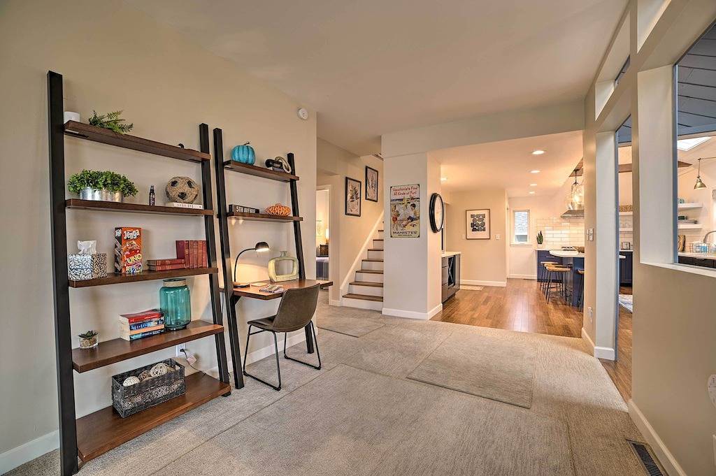 Chic Manistee Cottage: Steps to Lake Michigan! in Manistee, Manistee County