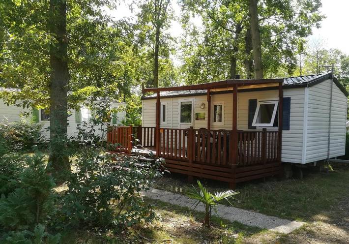Camping pour 6 personnes, avec Terrasse ainsi que Jardin et Piscine