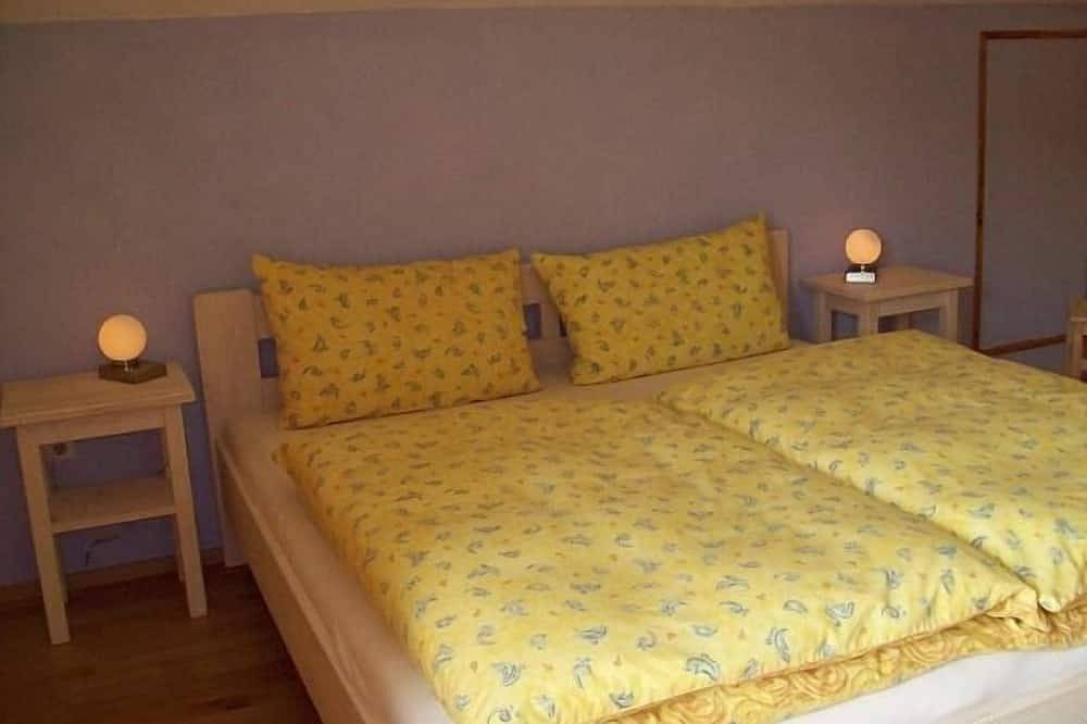 Ganze Wohnung, Nach Süden ausgerichtete, geräumige Ferienwohnung (110 m2) mit gemütlicher Wohnküche in Zwiesel, Ostbayern