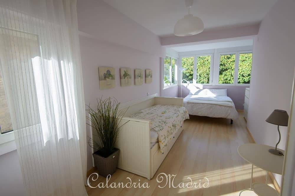 Villa de luxe jusqu'à 18 personnes. Madrid Capital Piscine et jardin privés. Wifi in Fuencarral-El Pardo, Madrid