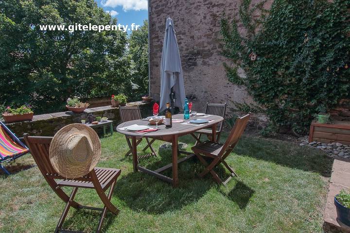 Gîte pour 2 personnes, avec jardin et terrasse, animaux acceptés