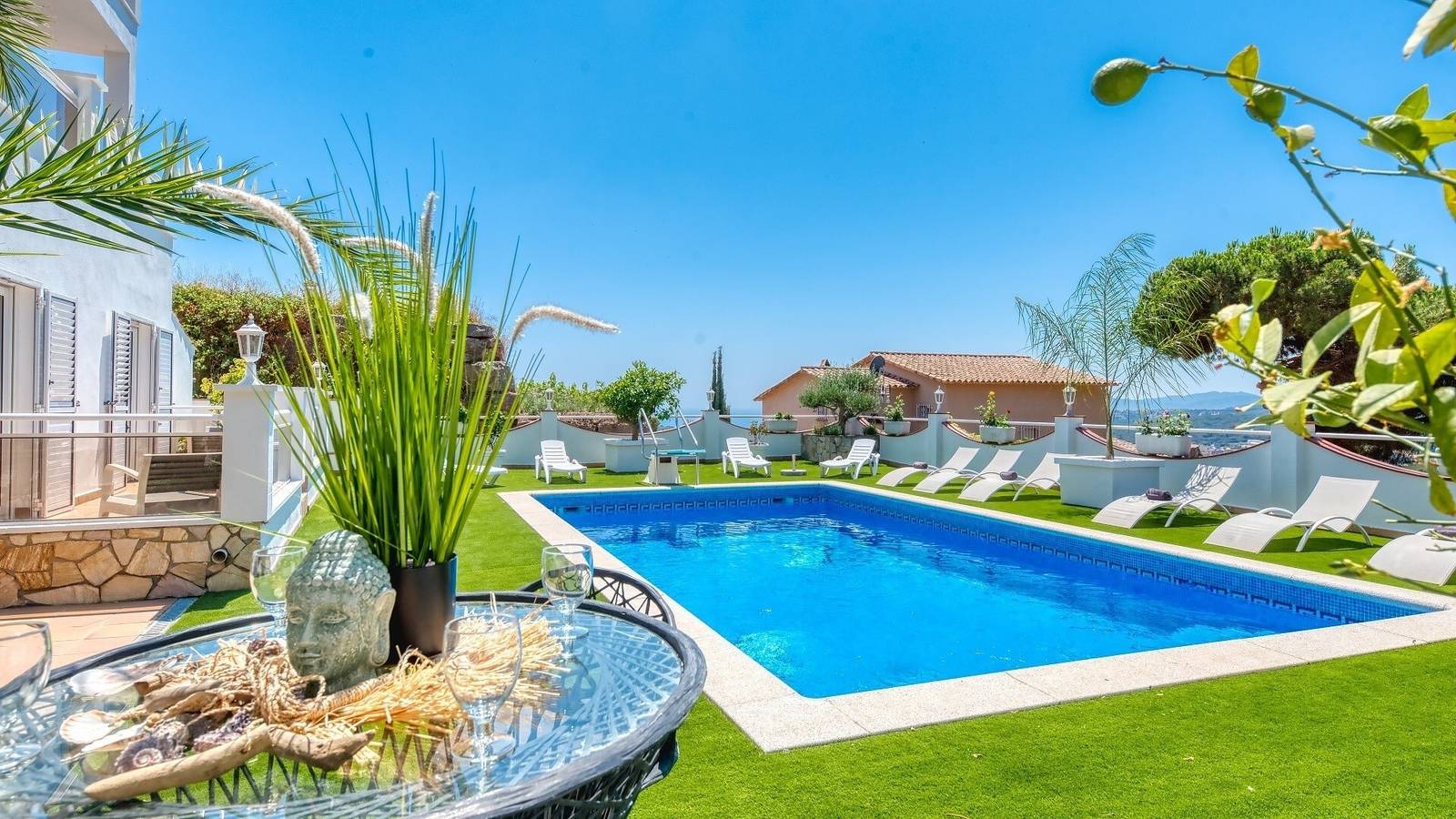 Villa "Costacabana - Maribel" avec piscine privée, 3 terrasses privées et Wi-Fi in Roca Grossa, Lloret de Mar