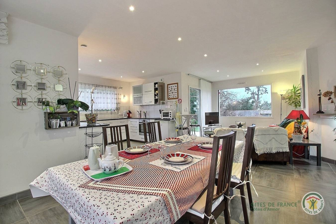 Gemütliche 2,5km Strand Gite mit Parkplatz & Internet in Perros-Guirec, Rosa Granitküste