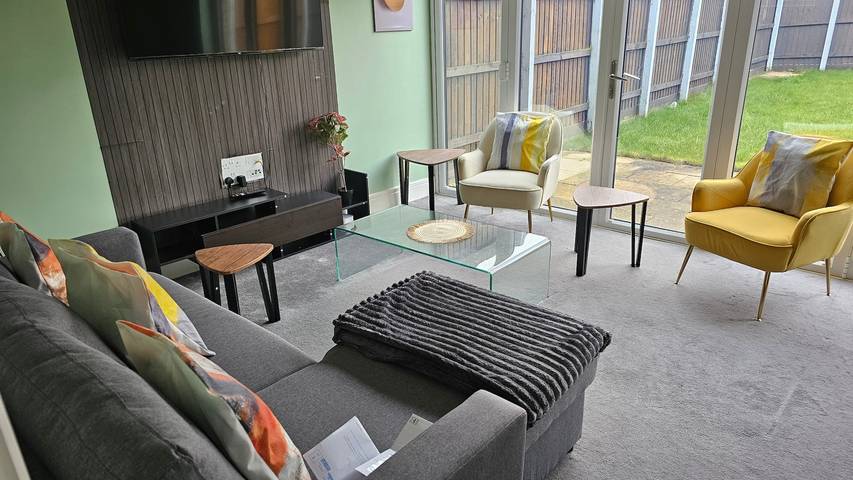 Location de vacances pour 8 personnes, avec Jardin à Corby