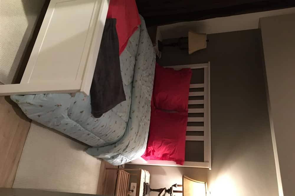 Entire apartment, Appartement of 2 rooms, bathroom, Wc and kitchen all separate, take 5 persons in Créteil, Val-de-Marne