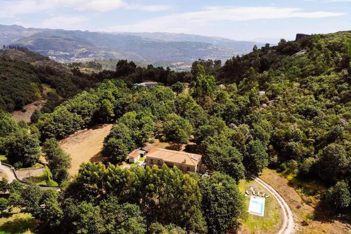 Location de vacances pour 8 personnes, avec piscine ainsi que jardin et vue, animaux acceptés dans Cabeceiras de Basto - 2