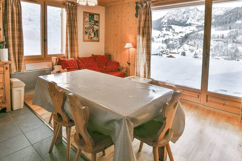 Entire apartment, Lovely 2-bedroom apartment, sunny terrace, close to slopes in Chinaillon in Le Grand-Bornand, Annecy region