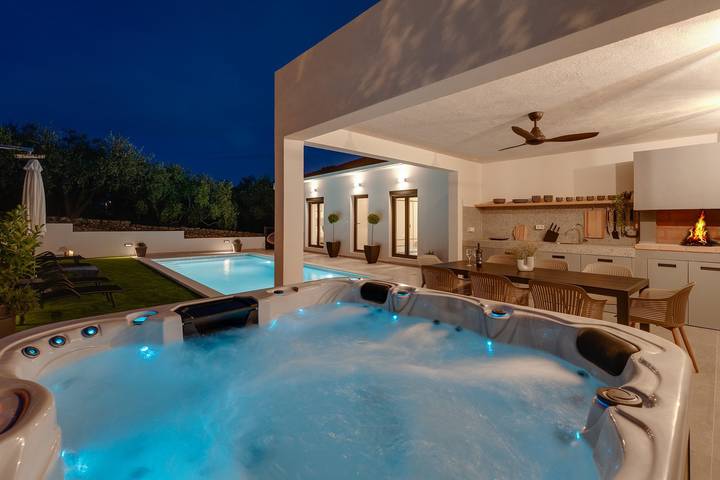 Ferielejlighed for 6 personer, med have og pool - 1