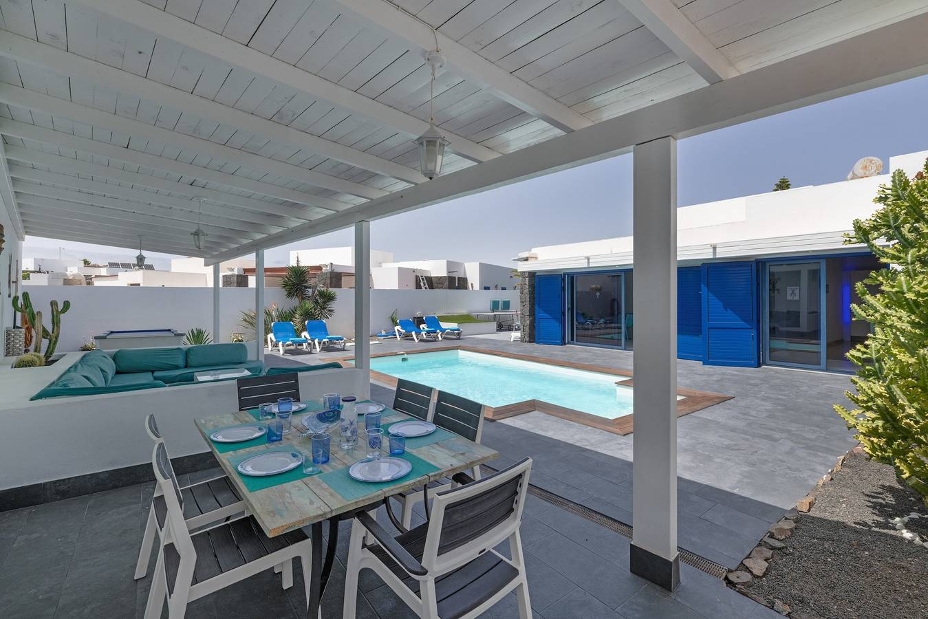 Villa vacacional 'Lunamoon' con piscina privada, Wi-Fi y aire acondicionado in Playa Blanca, Yaiza