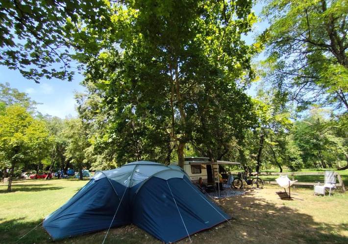 Camping pour 6 personnes, avec jardin à Chauzon - 2