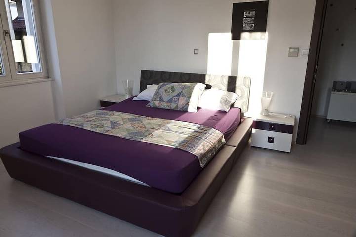 Ganze Wohnung, Moderne & luxuriös renovierte Wohnung, nahe des Bacvice Strandes & der Altstadt in Bačvice, Split