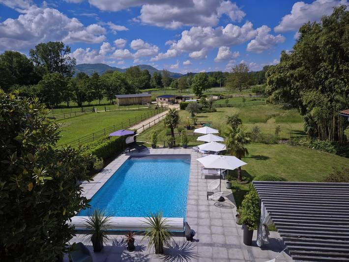 Chambre d’hôte pour 4 personnes, avec piscine ainsi que jardin et jacuzzi dans l' Isère - 2