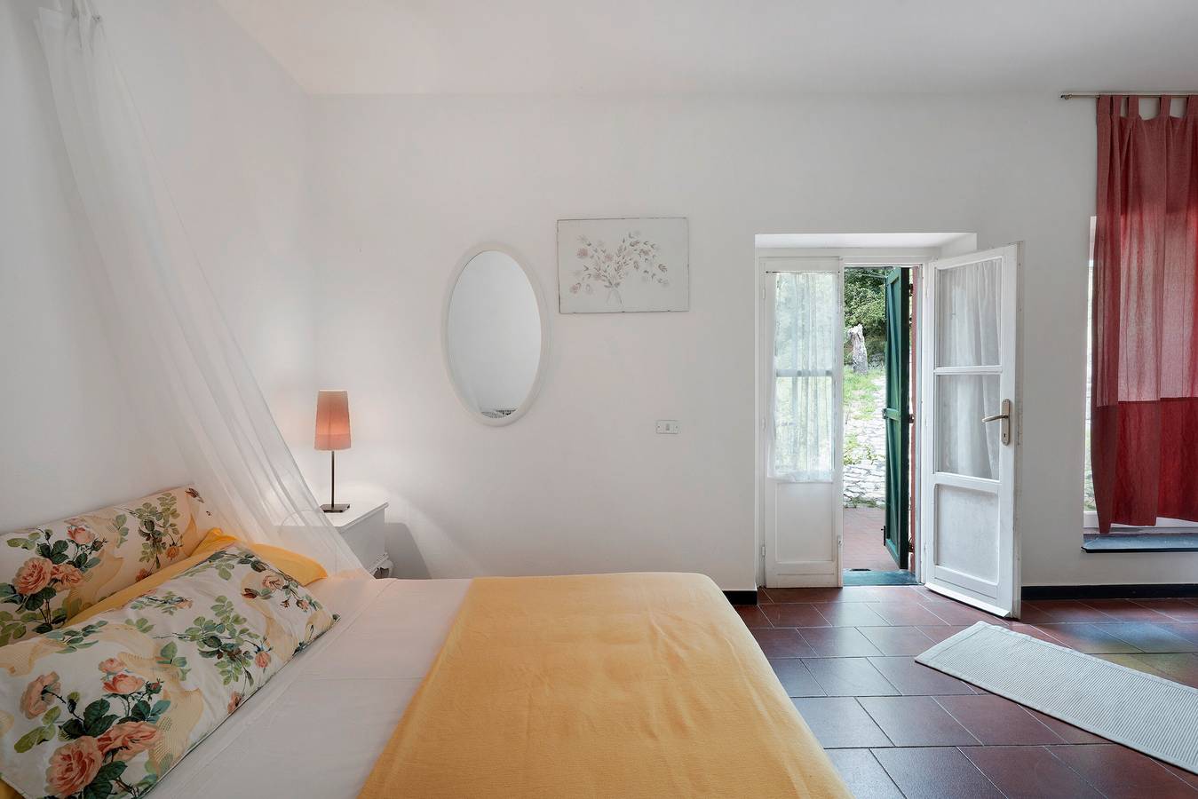 Camera 'Tripla' con Vista Montagna e Giardino Condiviso in Castiglione Chiavarese, Riviera di Levante