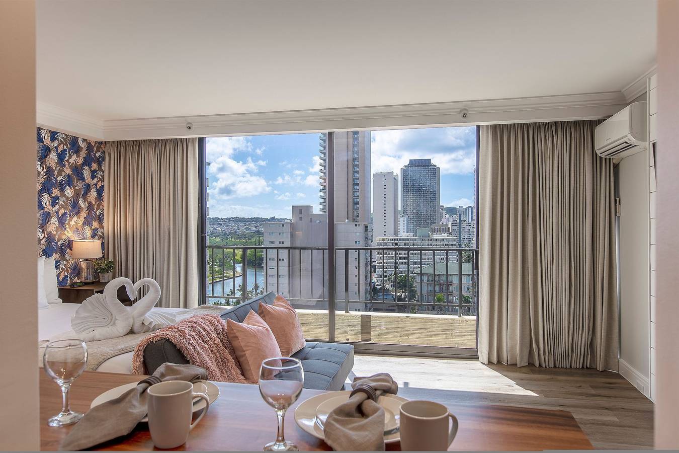 Ganze Wohnung, Partial Ocean View King Studio w/ Kitchen/Ac/Pool in Waikiki Beach, Honolulu