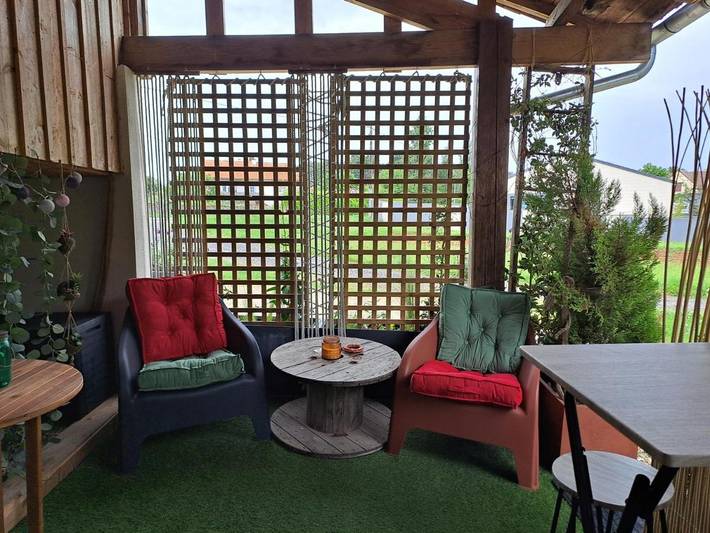 Gîte pour 4 personnes, avec terrasse à Iteuil