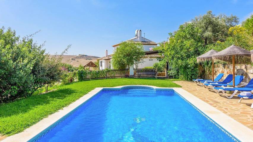 Casa rural para 8 personas, con piscina y balcón/terraza en Antequera