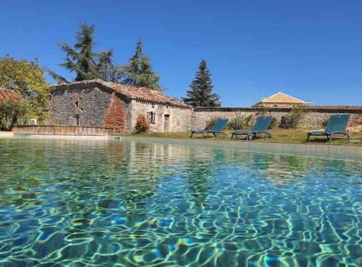 Gîte pour 2 personnes, avec Jacuzzi ainsi que Jardin et Piscine à Sérignac