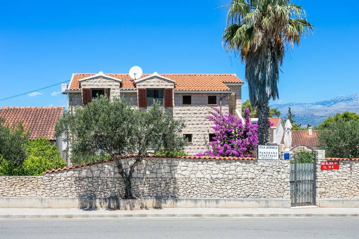 Appartement entier, Appartement de deux chambres avec la terrasse Supetar, Brac A-5670-d in Supetar, Brac