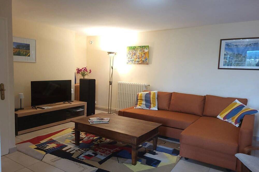 Two family cottages with swimming pool in Carcès, Brignoles region