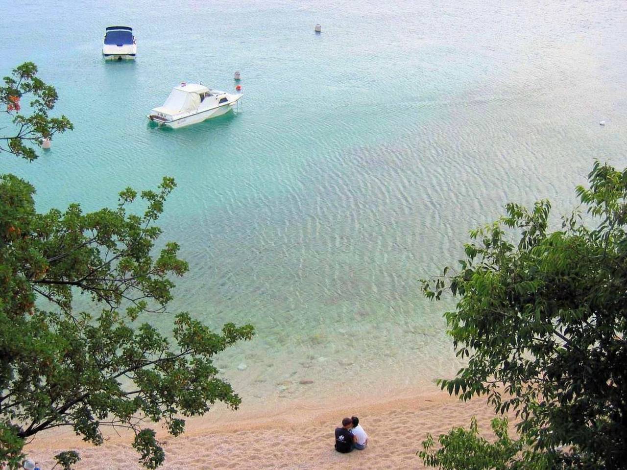 Ganze Wohnung, Am schönen Kieselstrand. in Povile, Primorje-Gorski Kotar