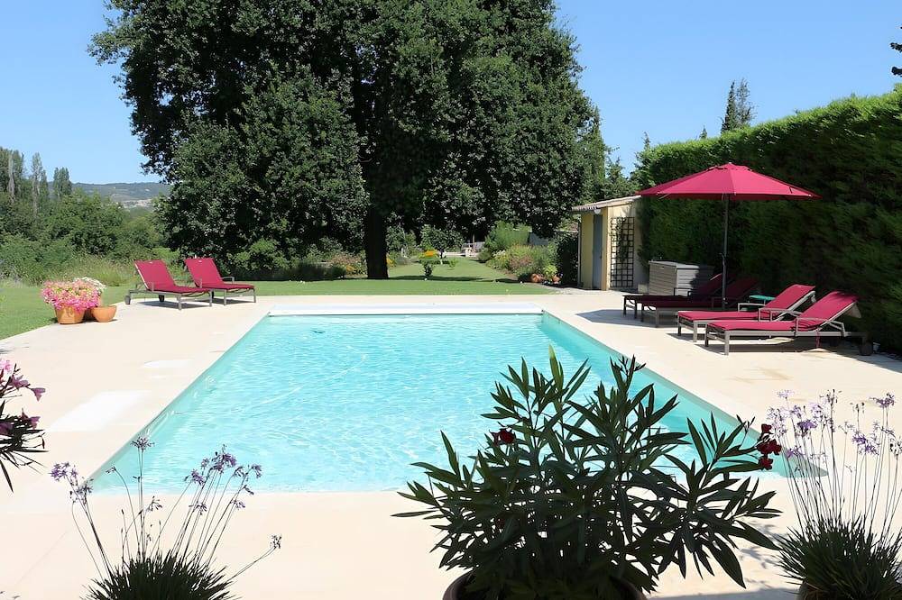 Bed and Breakfast 'Chambre D'hôtes - Les Hirondelles' with Shared Pool, Wi-Fi and Air Conditioning in Mirabel-aux-Baronnies, Nyons region