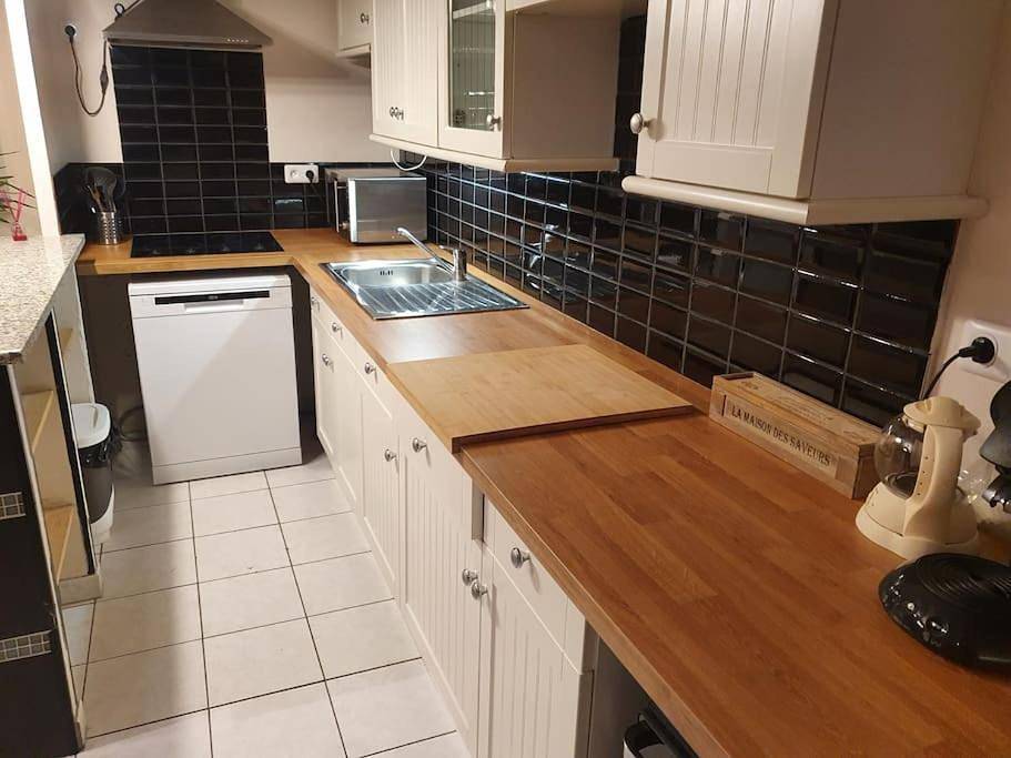 Appartement entier, One-Bedroom Apartment in Écully, Lyon et ses environs