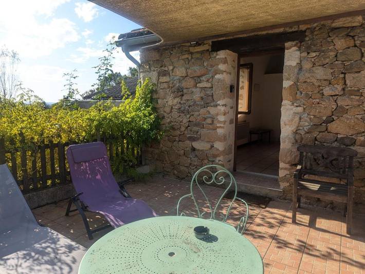 Gîte pour 4 personnes, avec vue ainsi que piscine et jardin, animaux acceptés à Figeac