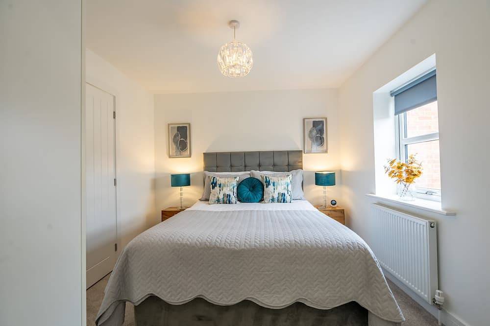 The Ebor House  - sleeps 7 guests in 3 bedrooms with hot tub in York, Yorkshire and the Humber