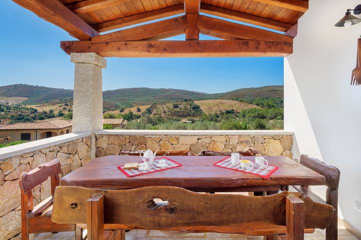 Casa vacanza per 12 persone, con Balcone e Giardino a San Teodoro