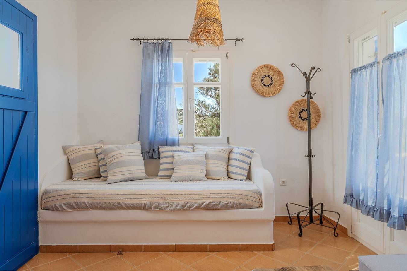 Entire studio, Studio Apartment 'Suite No 1' with Sea View, Wi-Fi and Air Conditioning in Syros