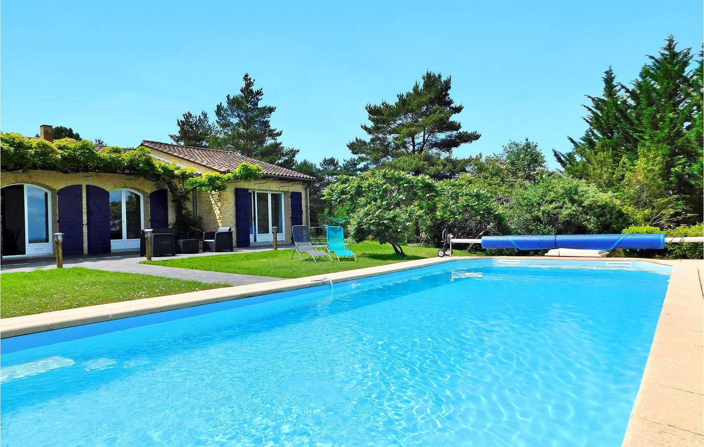 Appartement moderne avec piscine, parking et WiFi à Plazac in Plazac, Périgord Noir