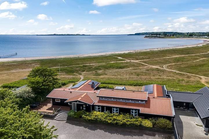 Ferienhaus für 12 Personen, mit Sauna und Pool sowie Whirlpool, mit Haustier
