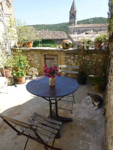 Chambre d’hôte pour 6 personnes, avec terrasse et vue à Collias