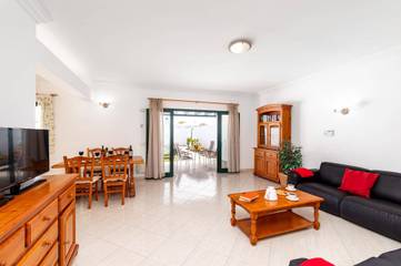 Holiday Home for 4 People in Playa Matagorda, Tías, Photo 2