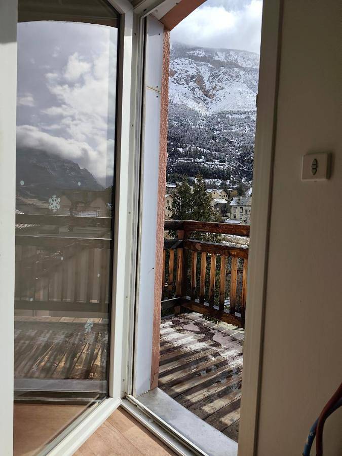 Hôtel pour 4 personnes, avec jardin et terrasse à L'Argentière-la-Bessée - 2