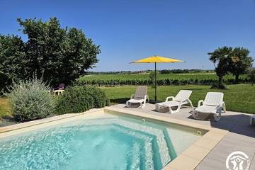 Location de vacances pour 11 personnes, avec piscine et jardin à Souel