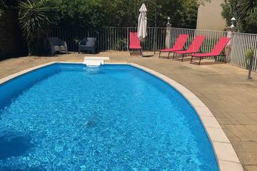 Location de vacances pour 10 personnes, avec terrasse et jardin à Afa