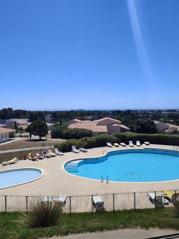 Cottage pour 2 personnes, avec jardin et jacuzzi ainsi que balcon et piscine dans Circuit Paul-Ricard