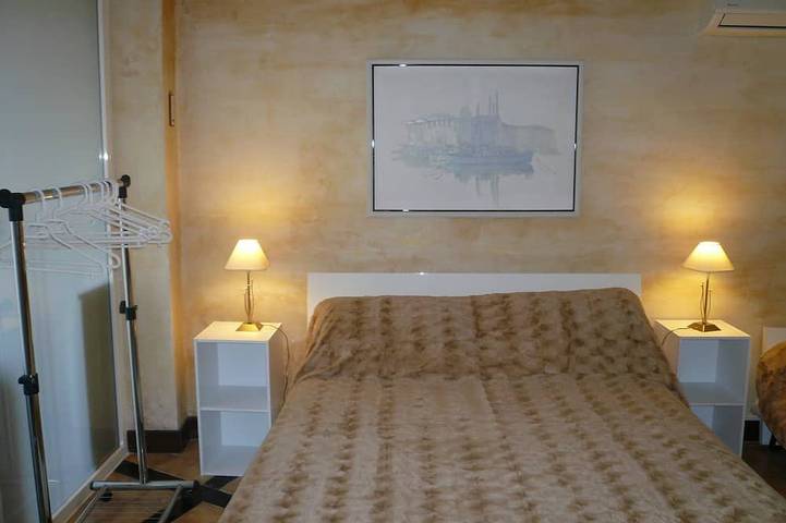 Apartamento entero, Acogedor apartamento soleado en villa con aire acondicionado (aparcamiento privado cerrado) in Niza, Costa mediterránea (Francia)