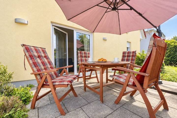 Ganze Wohnung, Haus Neuhof - Ferienwohnung mit Terrasse in strandnaher Lage in Drei Kaiserbäder, Heringsdorf