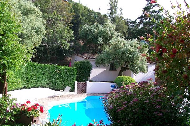 Cottage pour 3 personnes, avec jardin et terrasse, animaux acceptés à Eccica-Suarella