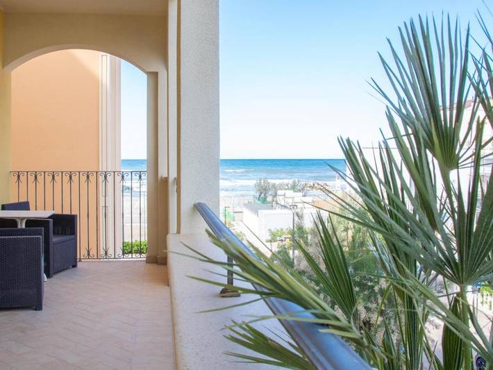 Hotel für 3 Personen, mit Terrasse und Kinderpool sowie Pool in Misano Adriatico