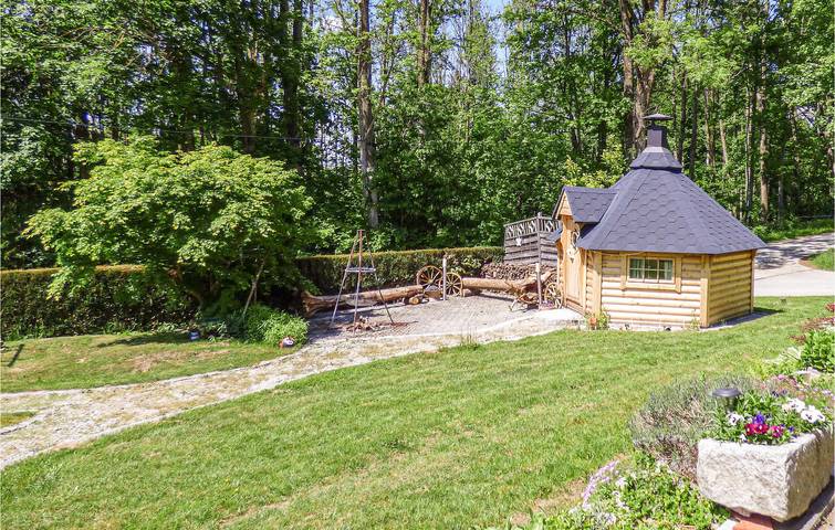 Ganze Ferienwohnung, Charmantes 65 qm Apartment mit Babybett, WiFi, Garage & Terrasse in Untergriesbach, Passauer Land